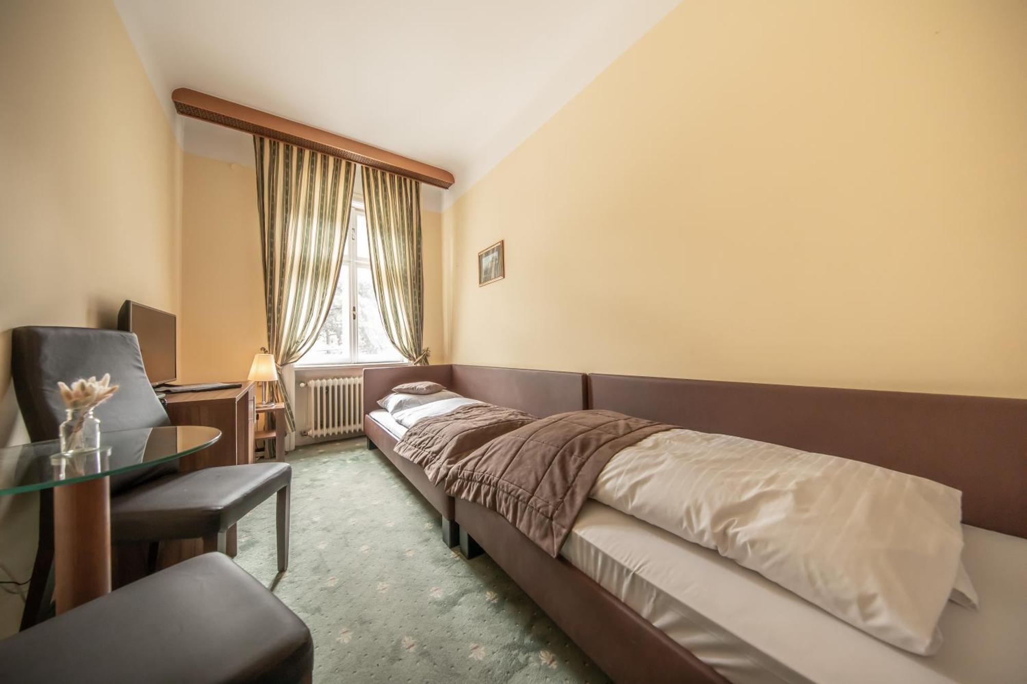 Hotel Bergwirt Schoenbrunn Viena Exterior foto